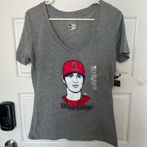 A22-Women’s Medium Shohei Ohtani V-Neck T-Shirt Gray Los Angeles Angels New Era